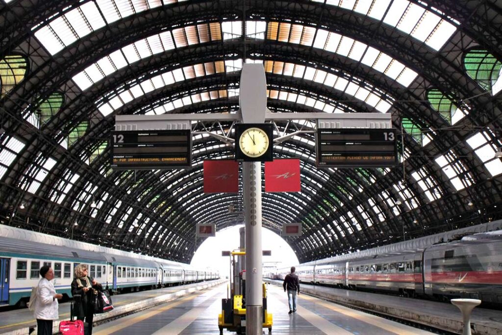 In-treno-il-Lago-Maggiore