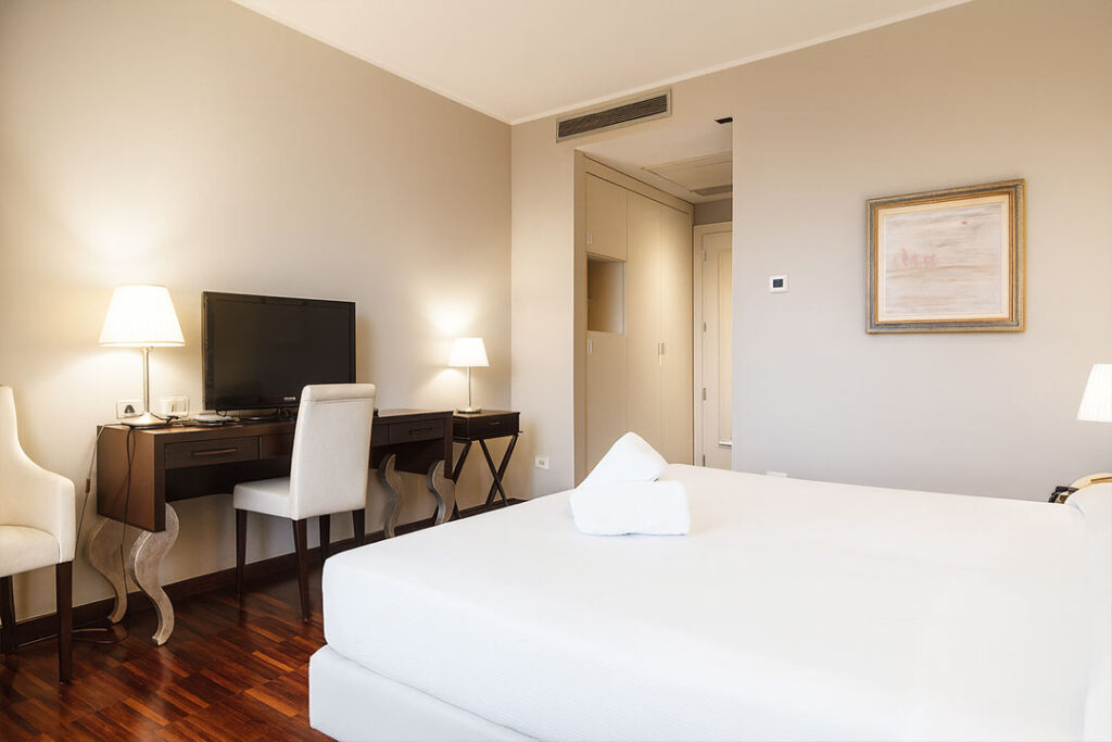 Cavour-le-camere-executive-1 Cavour-le-camere-executive-1